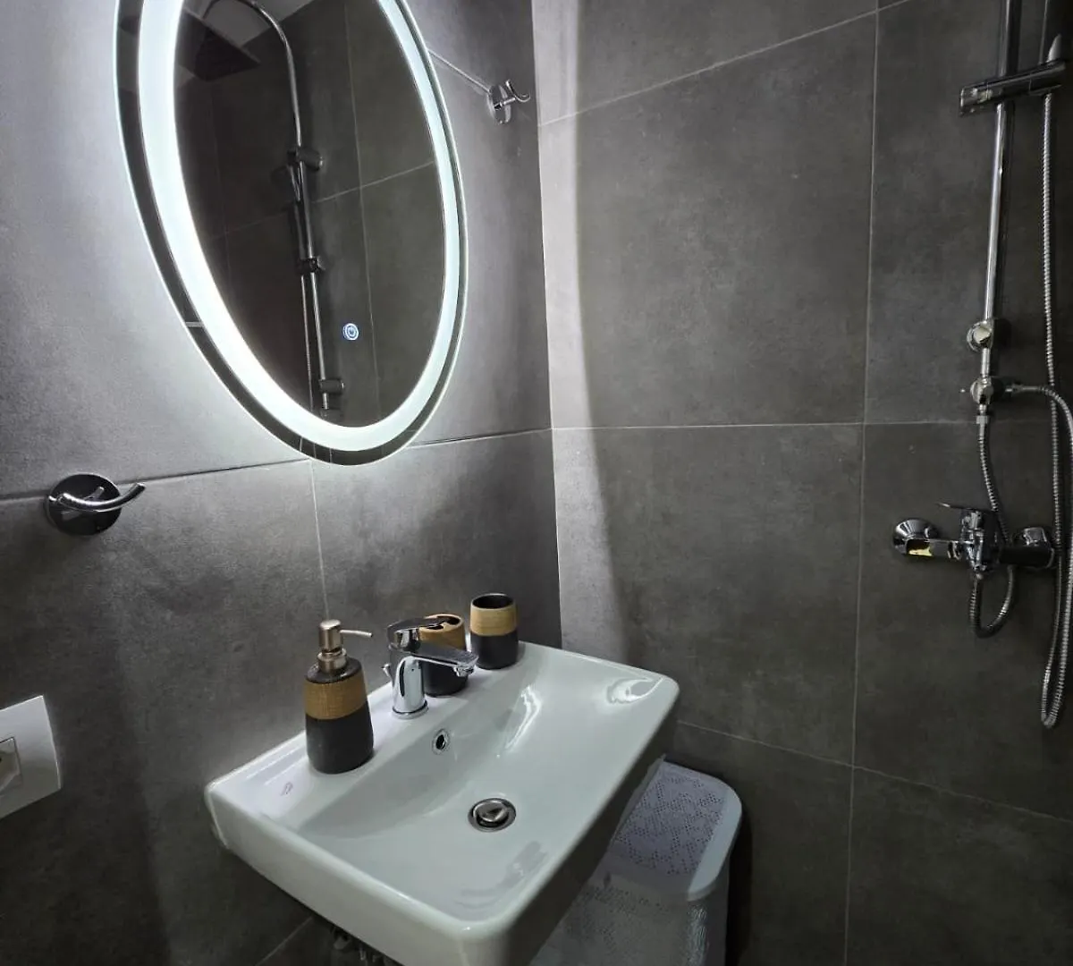 Charming Escape Tirana 아파트