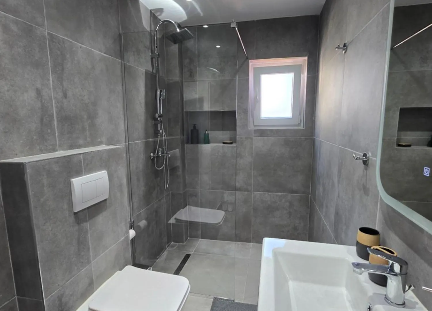 Charming Escape Tirana 아파트